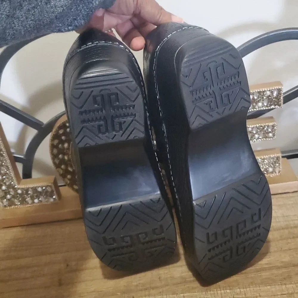 GH BASS & Co Embossed MELINDA Slip On Clog Comfort Shoes Black Women's Sz 10